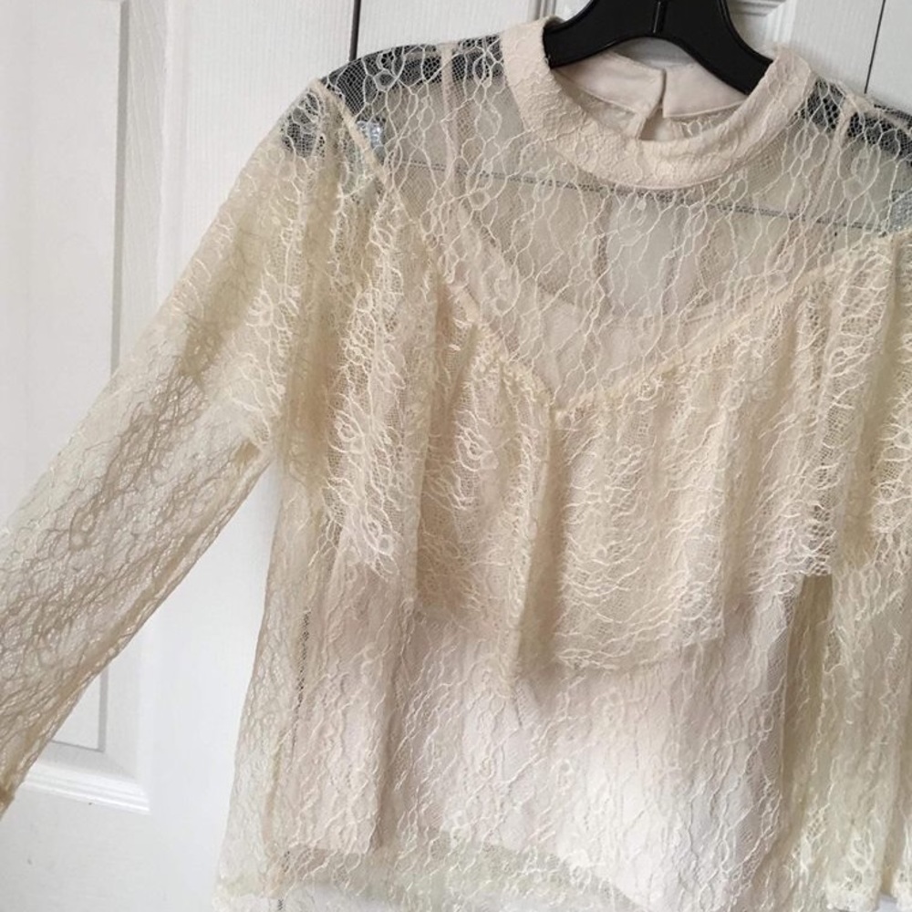Women's Lace Ruffle Top Keyhole